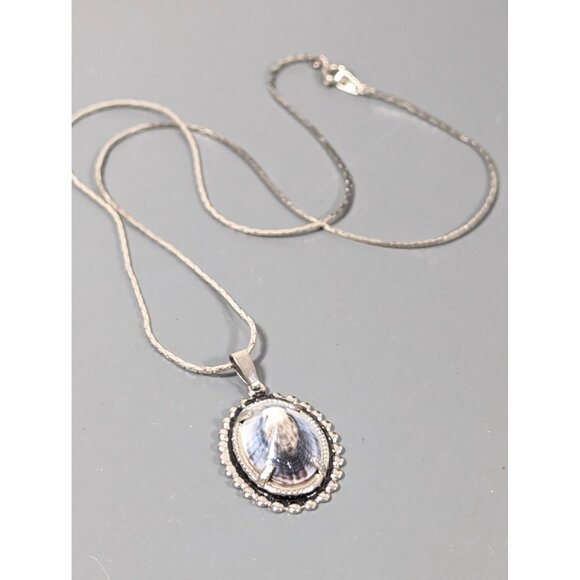 Vintage Blue Gray Shell Oval Pendant Necklace Silver Tone Chain 17" - Picture 3 of 9